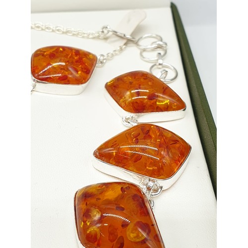 70 - An Art Deco amber style necklace and bracelet set in a presentation box. Necklace length: 52cm. brac... 