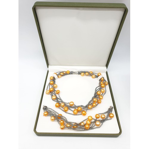 40 - A very unusual necklace and bracelet set with large yellow-orange pearls. In a presentation box. Nec... 