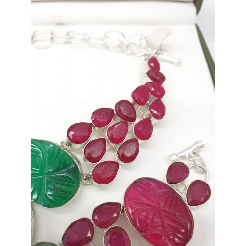 50 - An impressive carved emerald and ruby necklace and bracelet set. Presented in its own box. The stone... 