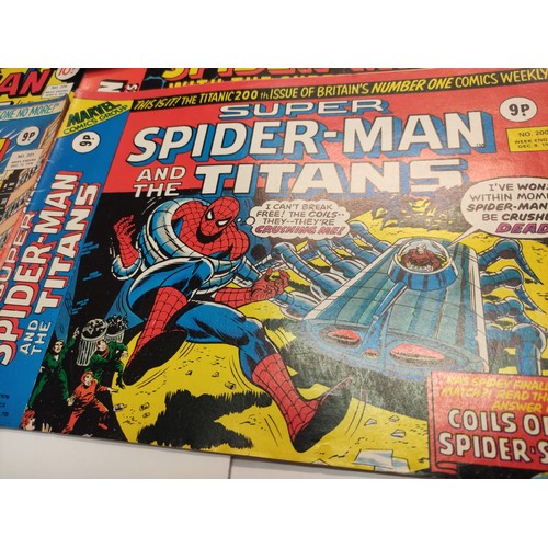 43 - 29 x Marvel comics. 1977 Super Spider-Man and the Titans.