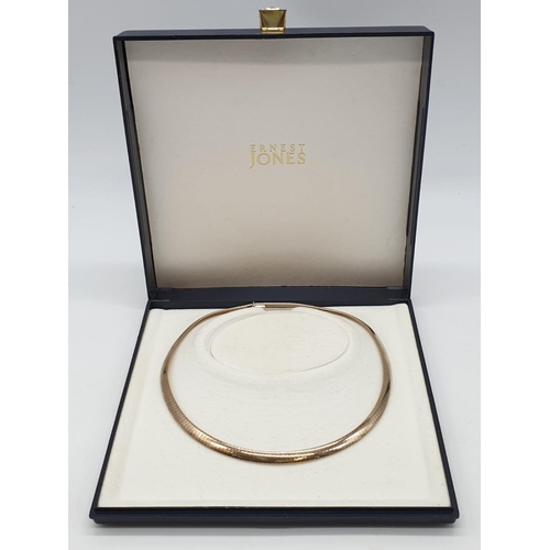 65 - 9ct two-tone gold and rose gold Omega chain. 25.2g in weight. Comes with original jewellers box. 14c... 