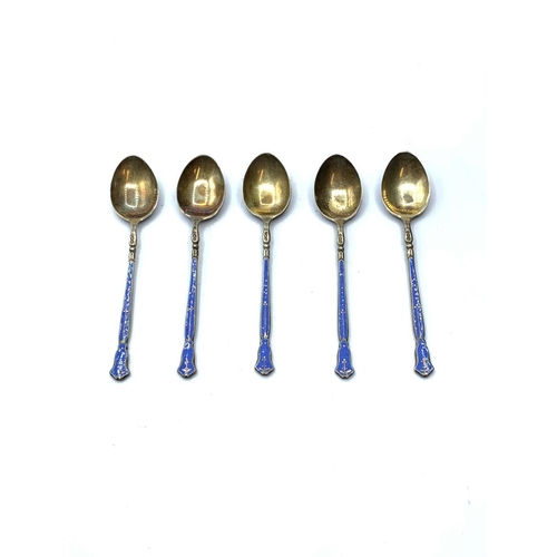 620 - 5x silver and enamel teaspoons hallmarked 1927 Birmingham by Henry Clifford Davies, total 43.4g weig... 