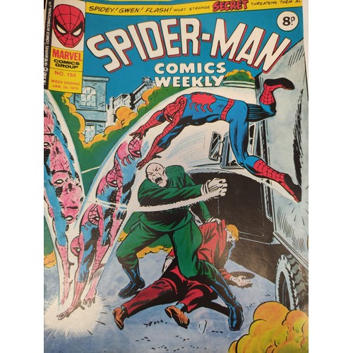 225 - 17x Marvel, Spiderman comics from mid 1970s. Some have damage to covers.