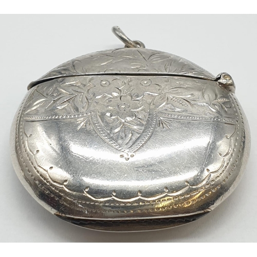 154 - A vintage silver decorated vesta case 24.5g