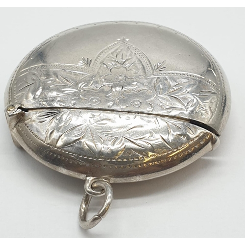 154 - A vintage silver decorated vesta case 24.5g