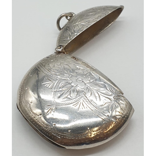 154 - A vintage silver decorated vesta case 24.5g