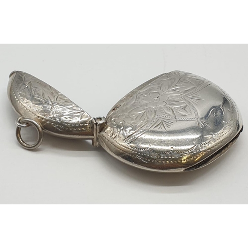 154 - A vintage silver decorated vesta case 24.5g