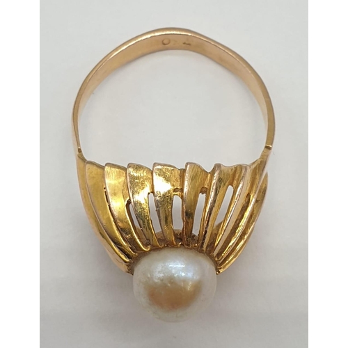 221 - 18ct yellow gold ring with centre pearl, weight 3.6g and size O