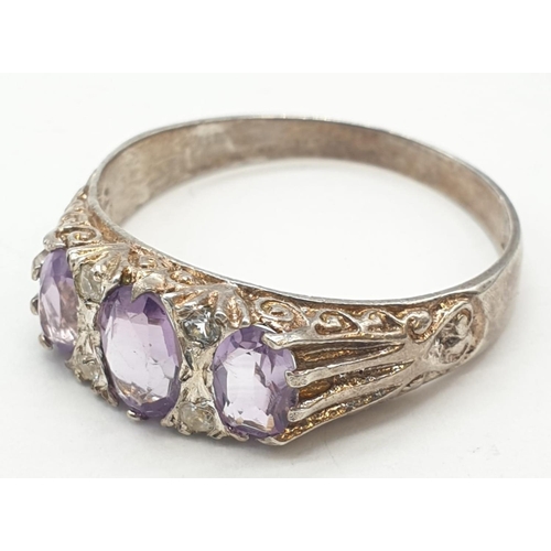 344 - Silver ring with trilogy of amethyst stones, 3.5g and size Z