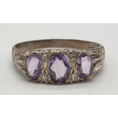 344 - Silver ring with trilogy of amethyst stones, 3.5g and size Z