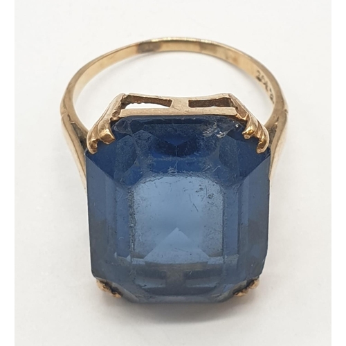 346 - 9ct yellow gold dress ring with large blue stone, 6.8g and size Q