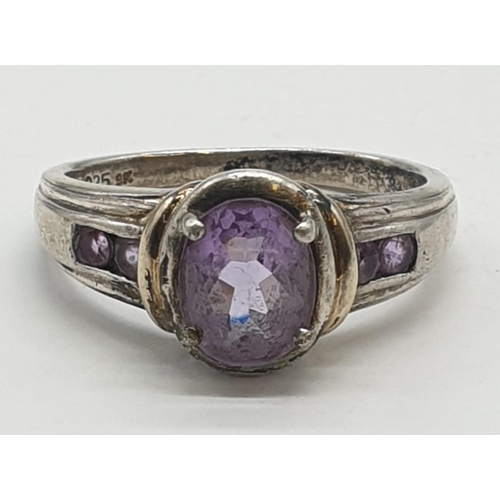 349 - Silver ring with amethyst centre stone, 4.6g and size R