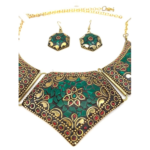 101 - A traditional, Eastern style necklace and earrings with malachite and red coral, in a presentation b... 