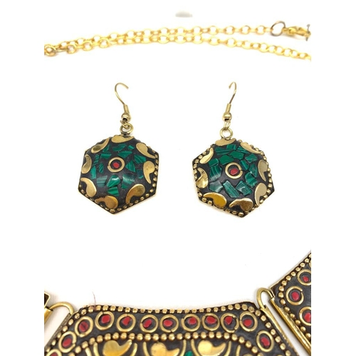 101 - A traditional, Eastern style necklace and earrings with malachite and red coral, in a presentation b... 