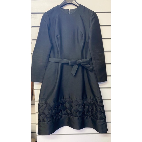 105 - Vintage Norman Hartnell ladies black dress. Size Small (UK 8/10). Fully lined. Good condition for ag... 