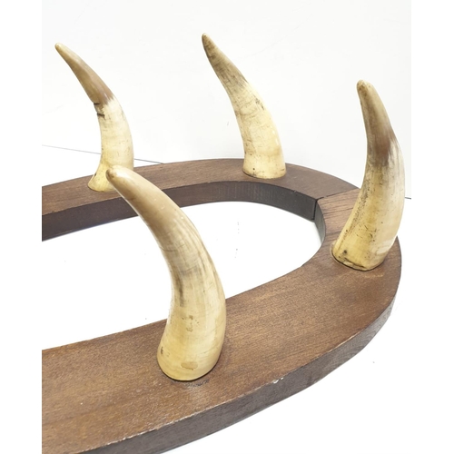 206 - Horn gun rack early 20th century with wood shield in shape of horse collar, 4 pairs of horn, 97 x 43... 