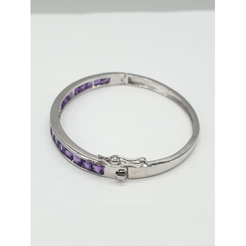 372 - A 925 Silver Amethyst Gemstone bracelet. Gemstones arranged in baguette form.