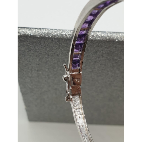 372 - A 925 Silver Amethyst Gemstone bracelet. Gemstones arranged in baguette form.