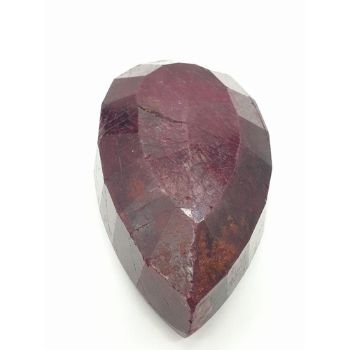 568 - 846ct  Gigantic ruby gemstone  GLI certification included. Oval mixed cut.