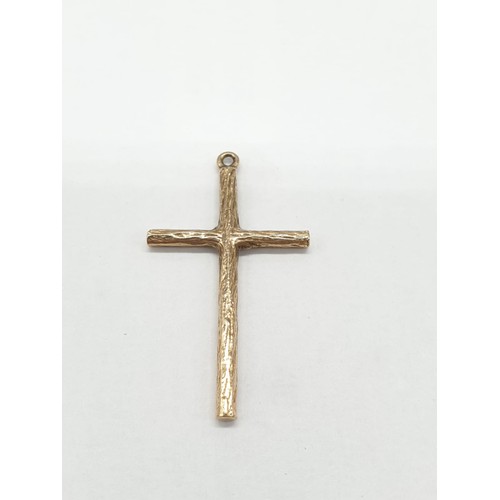 254 - 9ct gold branch cross. Length 3.5cm. Weight 2.18g