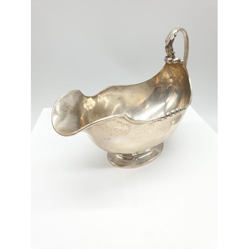 200 - 800 Silver gravy/sauce boat, 172g weight