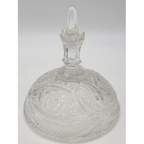 132 - Large heavy glass candy/bon bon jar with lid. 25 x 18cm.