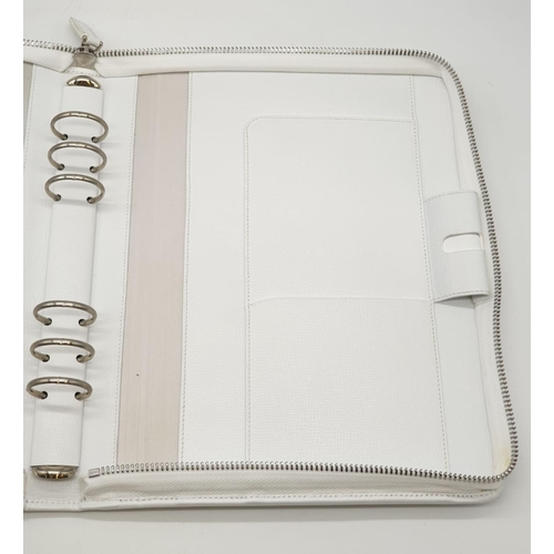 248 - Mont Blanc notepad in white zipped bag (25x20cm), comes with original packaging and box (as new, unu... 