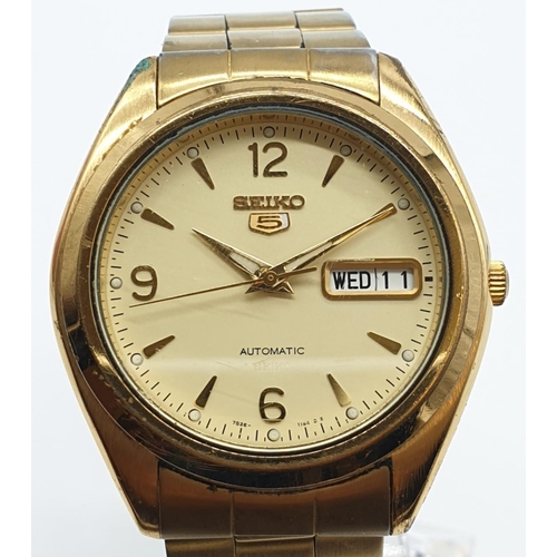 422 - Vintage 1970's SEIKO 5 automatic day date wristwatch. Rose gold face model with gold plated strap. F... 