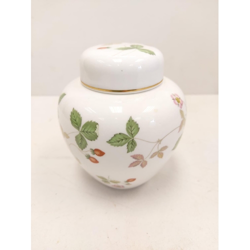 691 - 2x pieces of Wedgwood bone china wild strawberry pattern, one lidded pot (10cm) and one small vase (... 