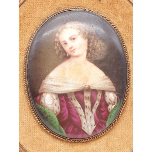 595 - An 18th century porcelain miniature of an Ermine wearing lady in ornate frame, 8x6cm