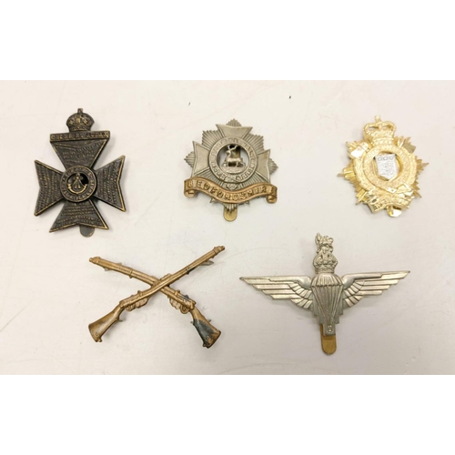 208 - 27 multi-national military badges, including the Highland regiment @Cuidich n Rich' and the Royal Ca... 