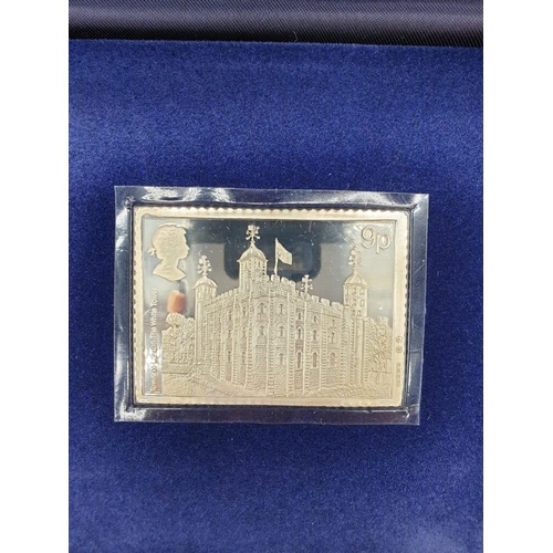 475 - DANBURY MINT 900TH ANNIVERSARY TOWER OF LONDON stamp collection to include SILVER stamp ingot, weigh... 