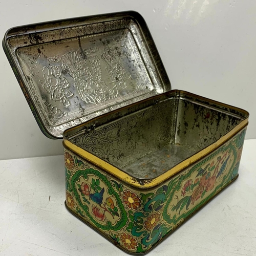 535 - Vintage enamel box. Oriental design on top. 20 x 12 x 8 cm. Fair condition for age.