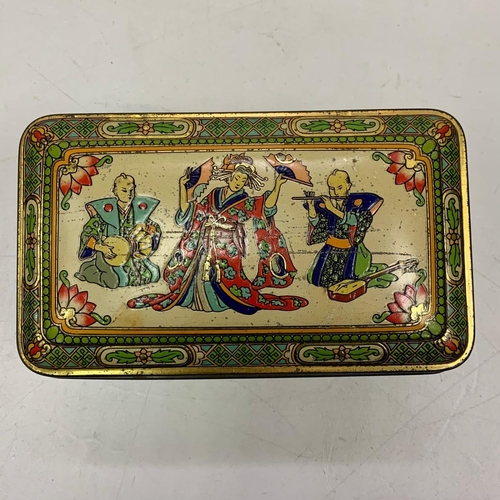 535 - Vintage enamel box. Oriental design on top. 20 x 12 x 8 cm. Fair condition for age.