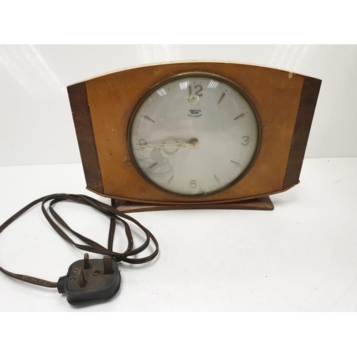 626 - 3 vintage Smiths clocks. (i) wooden mantel clock, 16.5 x 17.5 cm approx. (ii) wooden mantel clock wi... 