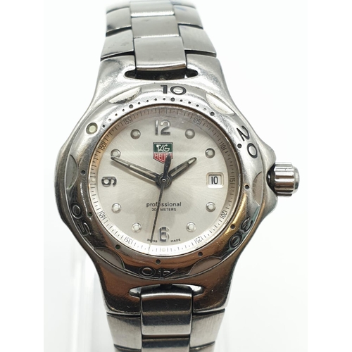 272 - Ladies Tag Heuer professional diver watch with stainless steel strap, 200 mtr depth. Full working or... 