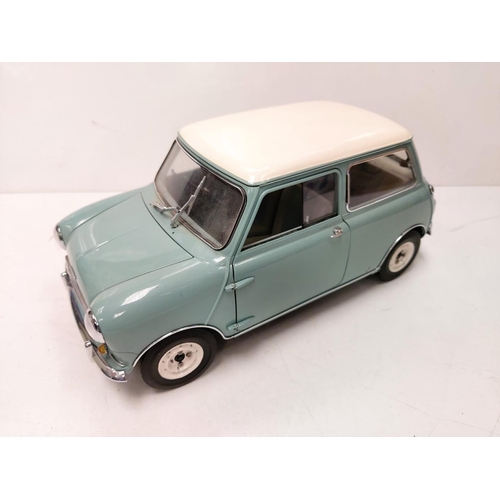 572 - A limited edition, sun star model 1961 Austin Seven Cooper. Good condition with box. 1:12 scale. 
L2... 