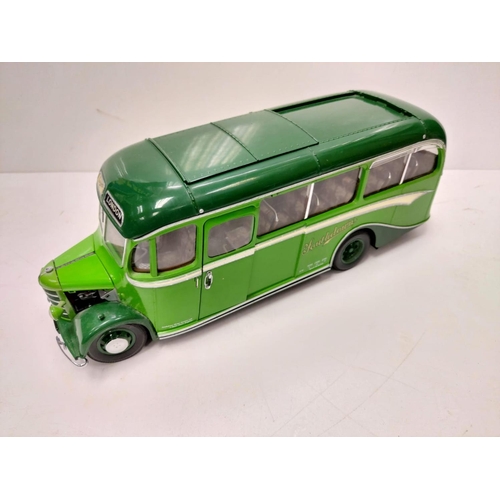 573 - A limited edition, vintage Sunstar 1949 Bedford OB 370 Southdown. 1:24 scale model. Good condition w... 