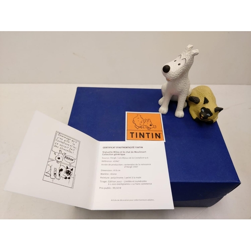 585 - A Tin Tin Herge Moulinsart model of Snowy and Cat - with certificate of authenticity. 9cm high. Good... 