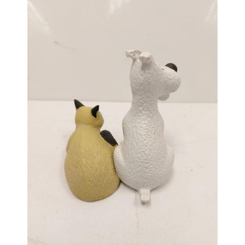 585 - A Tin Tin Herge Moulinsart model of Snowy and Cat - with certificate of authenticity. 9cm high. Good... 