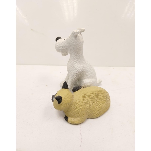 585 - A Tin Tin Herge Moulinsart model of Snowy and Cat - with certificate of authenticity. 9cm high. Good... 