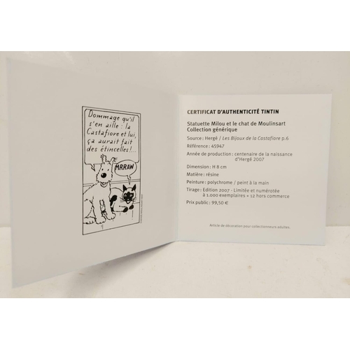 585 - A Tin Tin Herge Moulinsart model of Snowy and Cat - with certificate of authenticity. 9cm high. Good... 