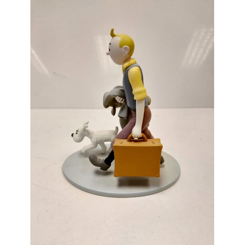 586 - A Tin Tin Herge Moulinsart model of Tin Tin with Snowy - with certificate of authenticity. Height: 1... 