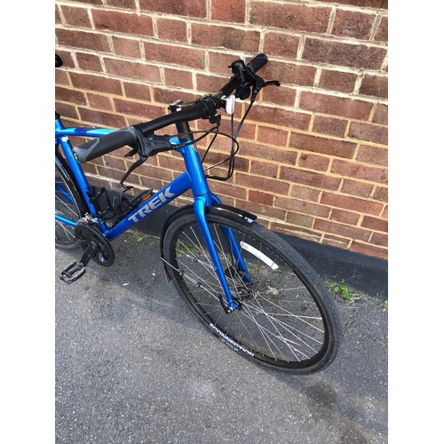 670 - Trek FX2 mountain bike on large frame. Hybrid bike with hydro brakes. Mint condition.