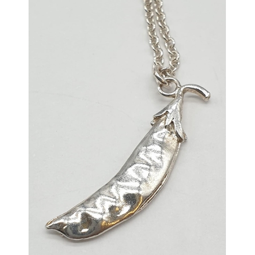 482 - Alex Monroe Peapod Sterling Silver Pendant on expandable silver chain, weight 2.8g approx