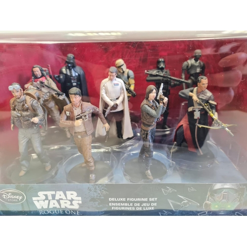 527 - Star Wars Collectable Box Jobhot to include figures, Deathstar Set, 2x Chess Sets, Disney Rogue One ... 