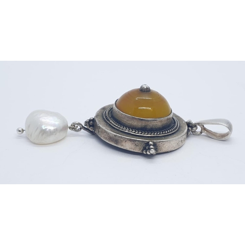 1007 - Vintage silver, amber and pearl pendant. Weight 9.7g.