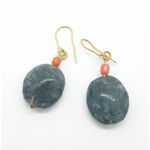 1010 - A pair of agate and coral earrings. 5.4g in weight.