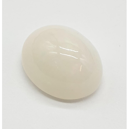 540 - A 5 Cts fire opal. Oval cabochon. IDT certification included. Stone is iridescent with good colours.