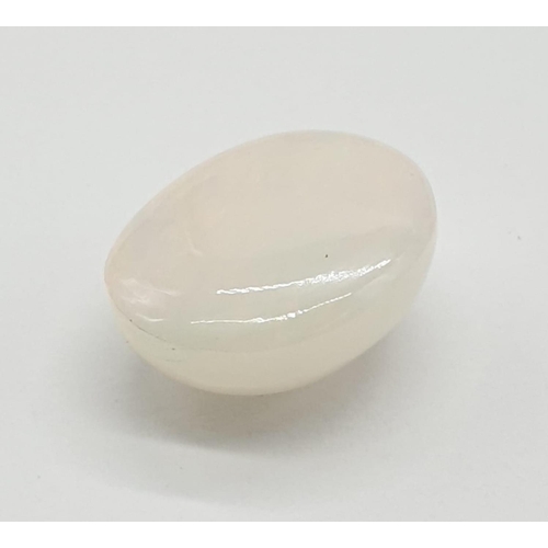 540 - A 5 Cts fire opal. Oval cabochon. IDT certification included. Stone is iridescent with good colours.